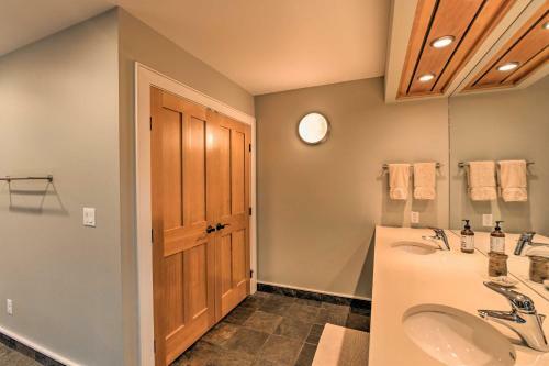 Modern Anchorage Home With Stunning Mtn Views!