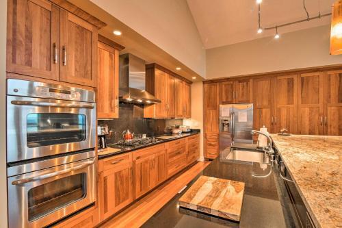 Modern Anchorage Home With Stunning Mtn Views!