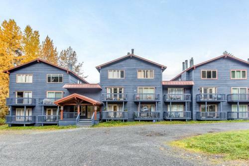 Cozy Crystal Mountain Condo