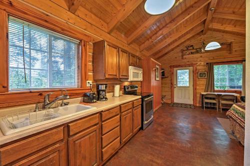Quaint Seward Studio Cabin On Scenic Salmon Creek!
