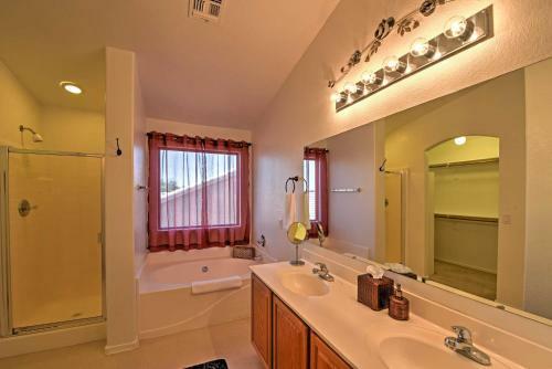 Spacious Phoenix Area Escape With Private Pool Patio