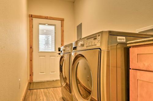 Townhome Near Kenai River With Deck And Fire Pit!