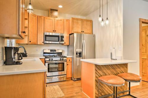 Townhome Near Kenai River With Deck And Fire Pit!