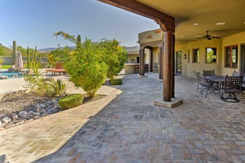 Cave Creek Oasis With Putting Green, Spa And Mtn View!