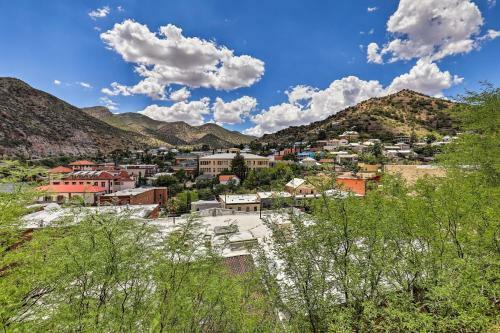 Home With Gas Grill - Walk To Bisbee Brewing Co