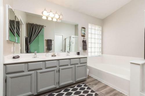 Chandler Oasis - 4 Bedroom By Casago