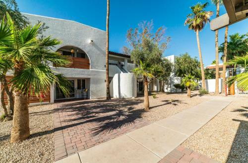 41b - Casa Grande Modern 1bd Condo Heated Pool