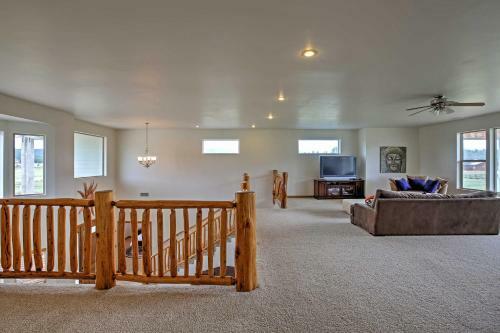 Flagstaff Home With Mtn Views, 5 Mins To Snowbowl!