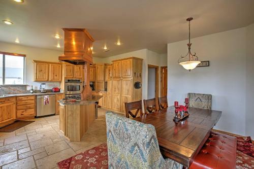 Flagstaff Home With Mtn Views, 5 Mins To Snowbowl!