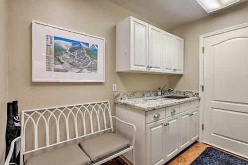 Upscale Flagstaff House With Hot Tub, Deck And Mtn Views!