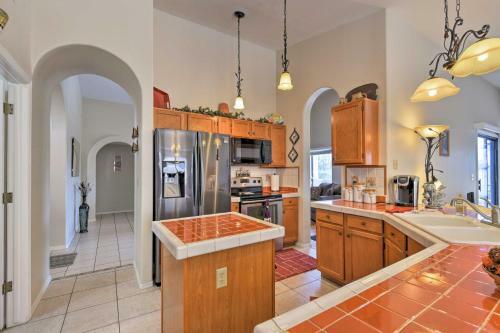 Glendale Home With Pool - Walk To Nfl And Nhl Games!