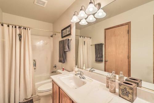 Secluded Heber Cabin With Valley Views And Deck!