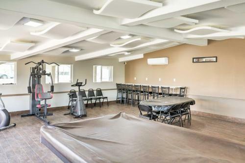 Quiet Escape Steps To Lake Havasu With Views And Grill!