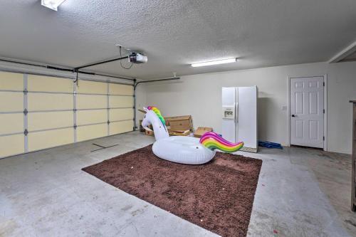 Desert Gem With Pool And Bbq, 5 Mi To Lake Havasu