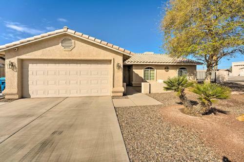 Home With Fire Pit And Grill, 4 Mi To Lake Havasu