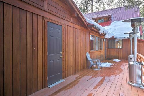 Woodsy Pinetop Cabin - Hike, Golf And Paddle!