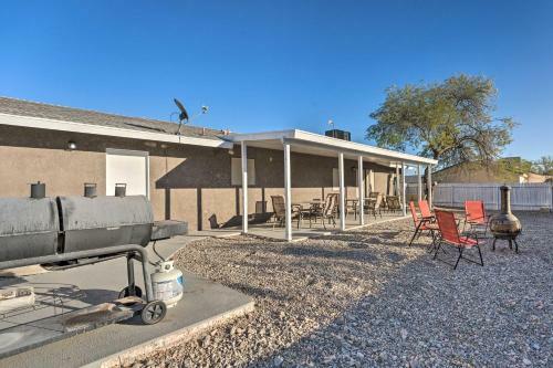 Cozy Home With Large Yard, 2 Mi To Lake Havasu!