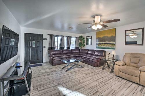 Cozy Home With Large Yard, 2 Mi To Lake Havasu!