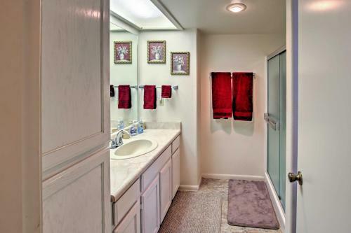 Munds Park Home With 3 Decks - Great Wooded Location