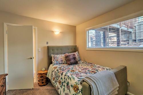 Flagstaff Cabin With Large Deck And Fenced Yard!