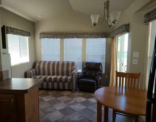 Mesa Spirit Park Model Premium 5 - Entire Home 55 Plus Community