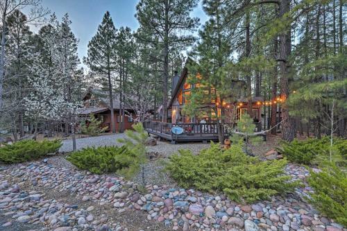 Animal Hill Retreat With Deck And Fire Pit!