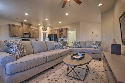 Horseshoe Bend Retreat With Fire Pit, Patio And Mtn Views