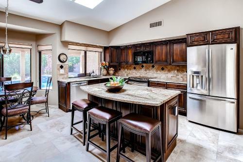 Scottsdale Home With Fireplace And Private Heated Pool!