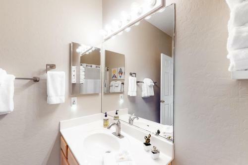 Vistoso Condo #218c