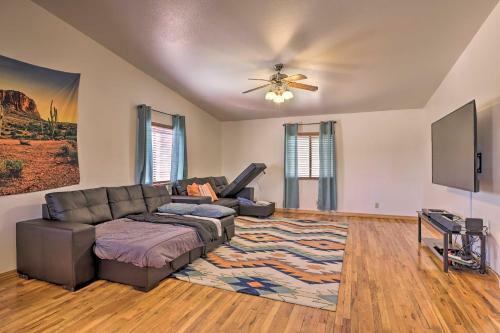 Home With Fire Pit And Yard Less Than 3 Miles To Lake Powell