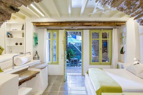 Crossroads Inn Traditional Lodging