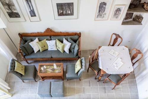 Crossroads Inn Traditional Lodging