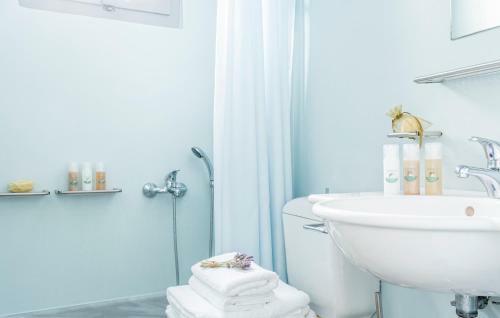 Crossroads Inn Traditional Lodging