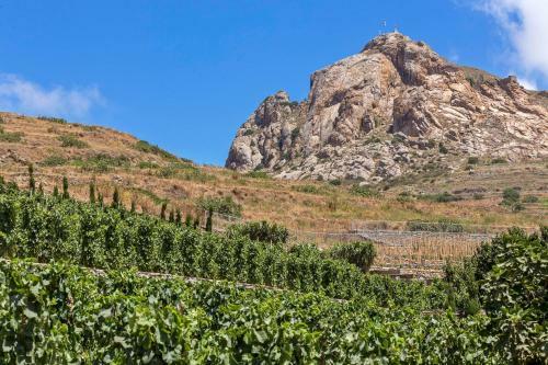 Crossroads Inn Traditional Lodging