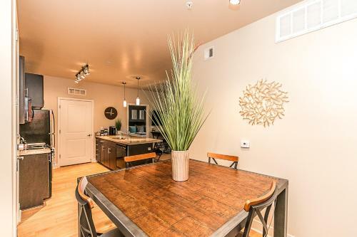 Apartamento Upscale Complex - King Beds - View Of Resort Style Pool With Parking