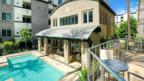 Apartamento Upscale Complex - King Beds - View Of Resort Style Pool With Parking