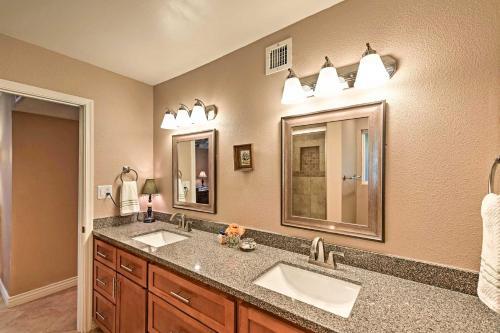 Phoenix House With Patio - 1 Block To Public Transit!