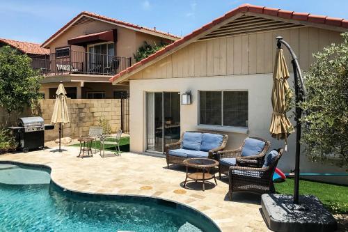 Home With Pool, Putting Green And South Mtn Park Views!
