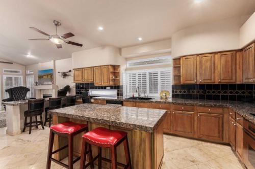 Grand Home With Private Pool On Foothills Golf Course