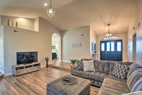 Trendy Phoenix Home With Pool - Walk To Lookout Mtn!