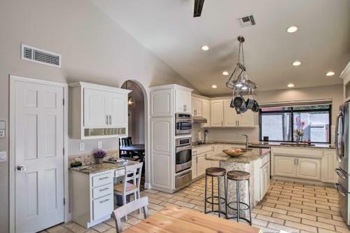 Trendy Phoenix Home With Pool - Walk To Lookout Mtn!
