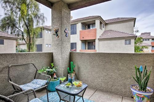 Apartamento Chic Condo With Pool About 3 Mi To Downtown Phoenix!