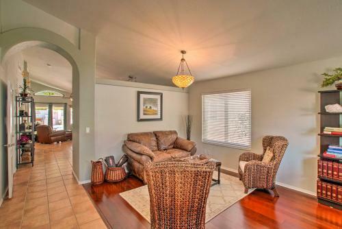 Modern Phoenix Oasis With Heated Pool, Patio And Grill