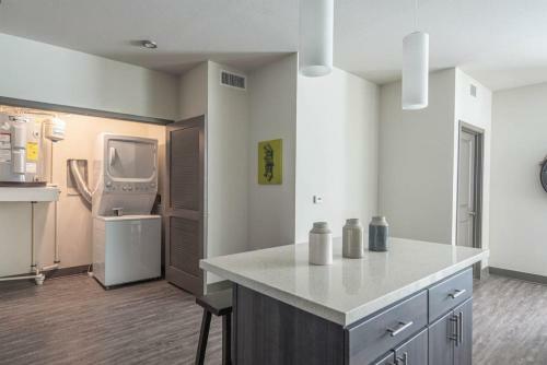 Apartamento Wanderjaunt - Chic Central Phoenix Apts