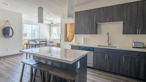 Apartamento Wanderjaunt - Chic Central Phoenix Apts