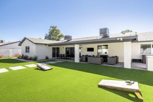 Family Friendly Modern With Gated & Heated Pool Home