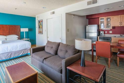 Wanderjaunt - North Phoenix Apartments
