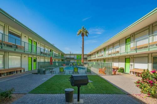 Wanderjaunt -- Classic Downtown Phoenix Apartments
