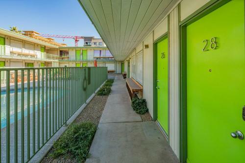 Wanderjaunt -- Classic Downtown Phoenix Apartments