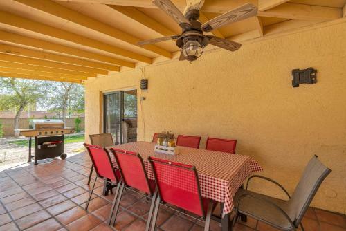 Stylish Scottsdale Home With Yard Pets Welcome